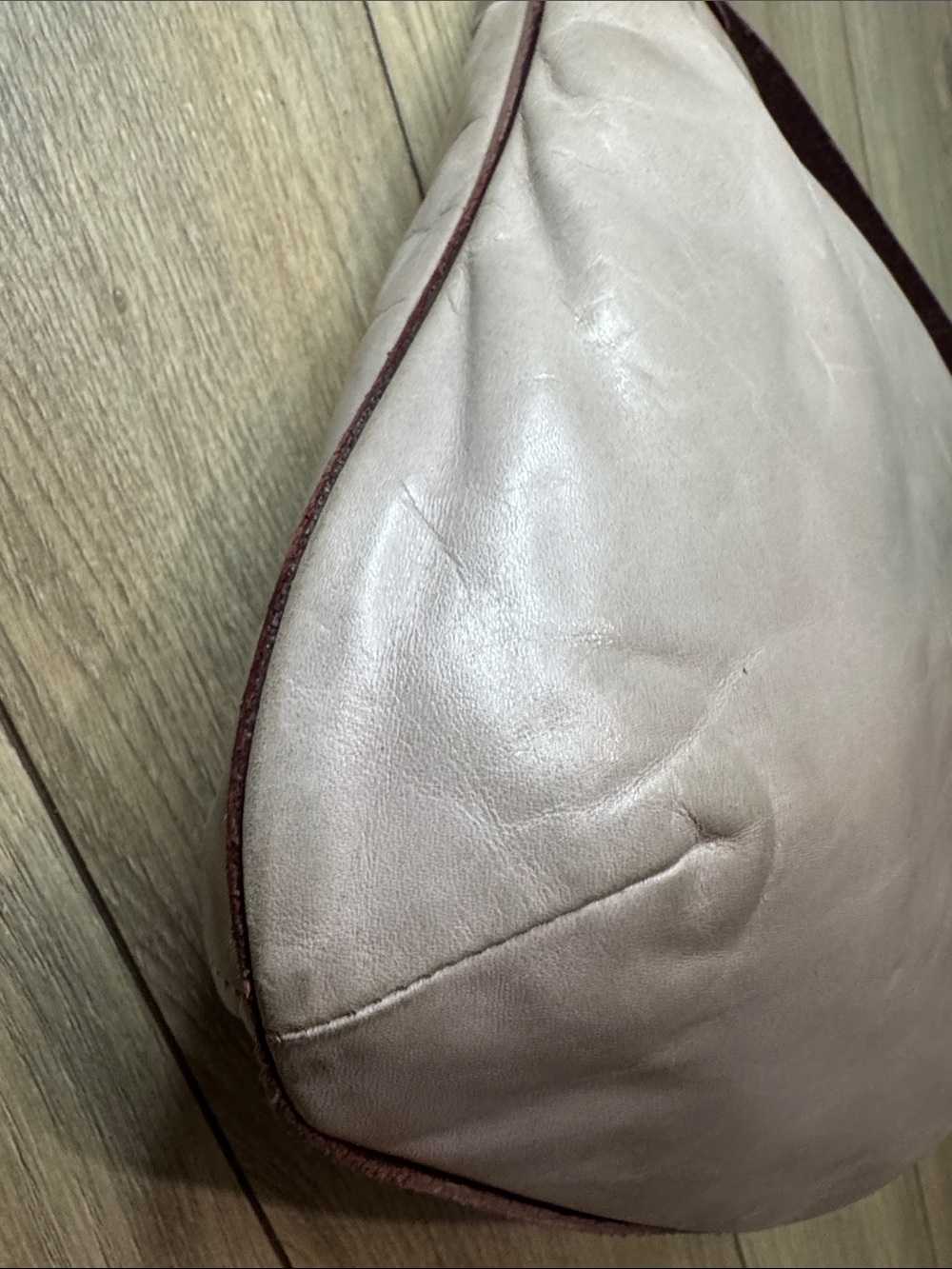 M0851 Casual Leather Bag with Adjustable Burgundy Strap - Picture 6 of 16